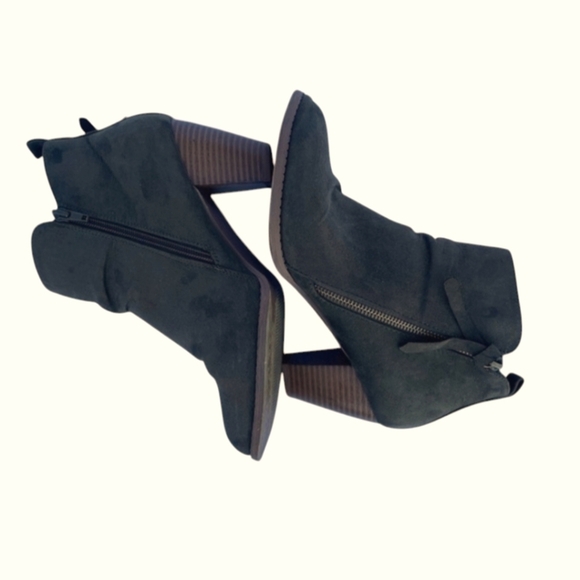 JustFab Shoes - Justfab Boots Auden Ankle Booties size 8.5 olive green